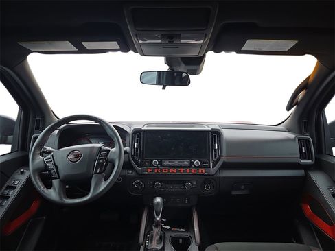 Used 2025 Nissan Frontier PRO-4X w/ Pro Convenience Package image 4