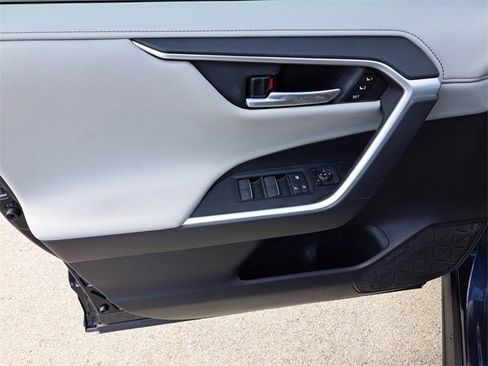 Used 2023 Toyota RAV4 Limited image 15