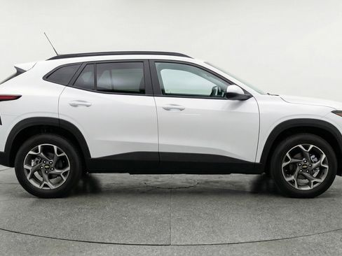Used 2025 Chevrolet Trax LT image 11