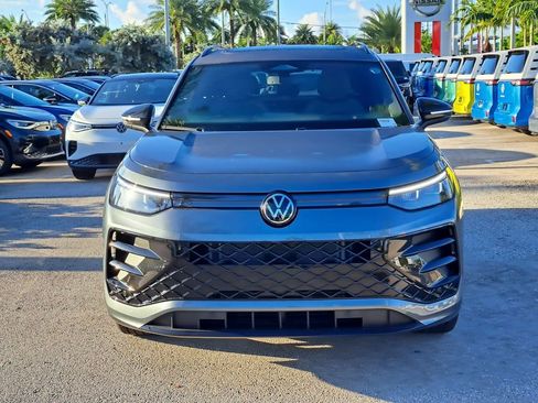 New 2026 Volkswagen Tiguan SE R-Line FWD image 2