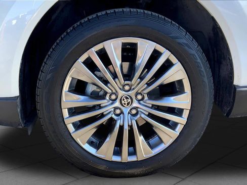 Used 2021 Toyota Venza XLE w/ Softex Package image 11