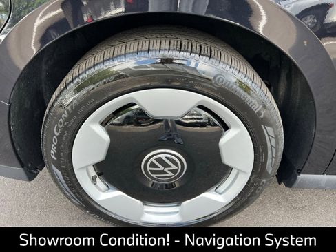 Used 2025 Volkswagen ID. Buzz Pro S RWD image 12