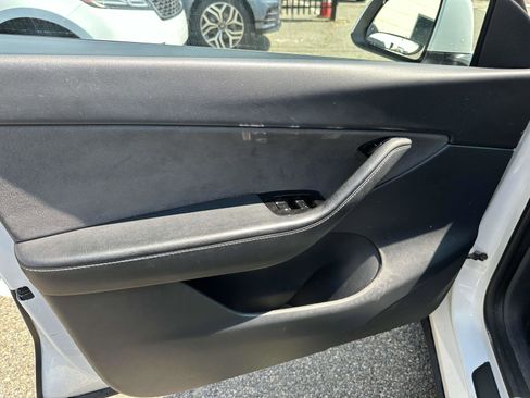 Used 2020 Tesla Model Y Long Range image 12