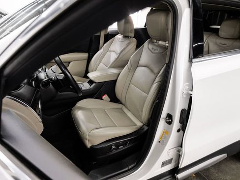 Used 2021 Cadillac XT4 Premium Luxury FWD image 37
