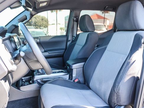 Used 2021 Toyota Tacoma TRD Sport w/ Technology Package RWD image 18