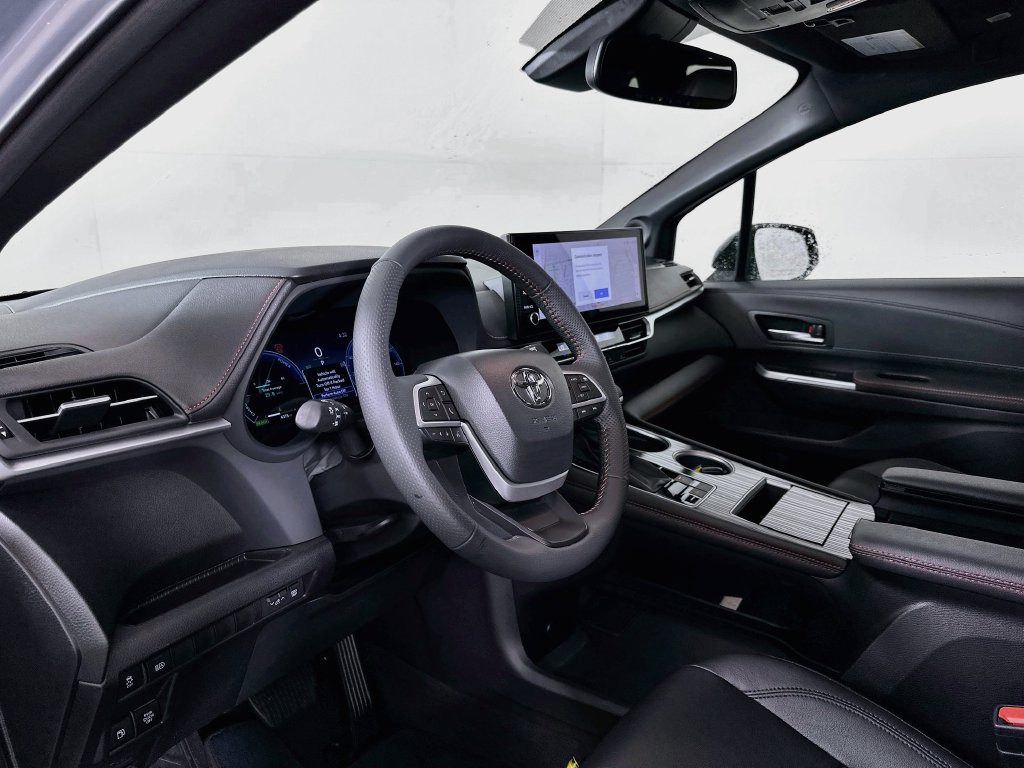 Used 2026 Toyota Sienna XSE FWD image 9