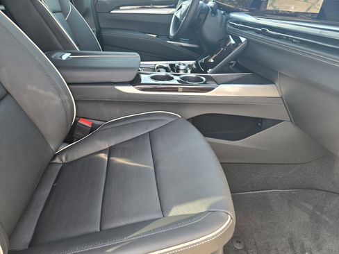 New 2025 Cadillac Escalade Premium Luxury w/ Touring Package image 10