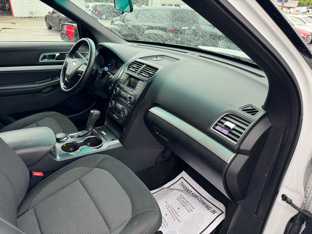 Used 2017 Ford Explorer XLT AWD/4WD image 10