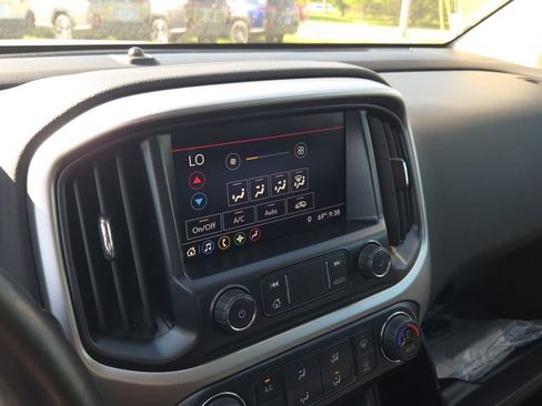 Used 2020 Chevrolet Colorado LT w/ Luxury Package AWD/4WD image 16