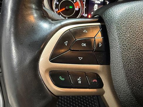 Used 2018 Jeep Cherokee Latitude w/ Cold Weather Group image 24