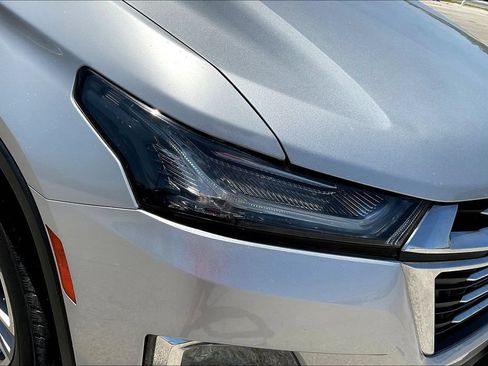 Used 2022 Chevrolet Traverse LT FWD image 27