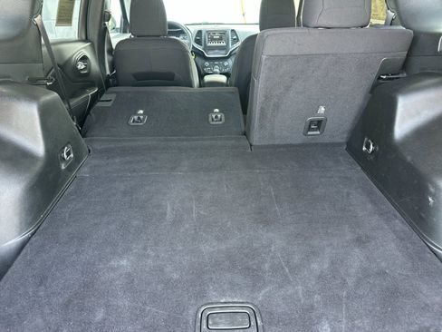 Used 2019 Jeep Cherokee Latitude w/ Popular Appearance Group image 15