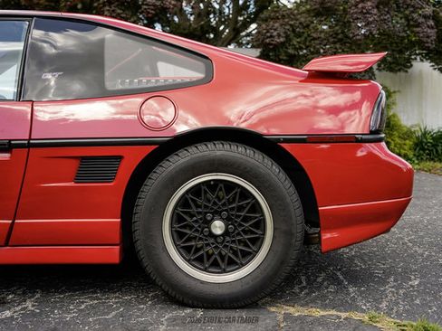 Used 1988 Pontiac Fiero GT RWD image 5