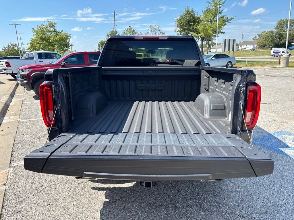 Used 2024 GMC Sierra 1500 SLT w/ X31 Off-Road Package AWD/4WD image 12