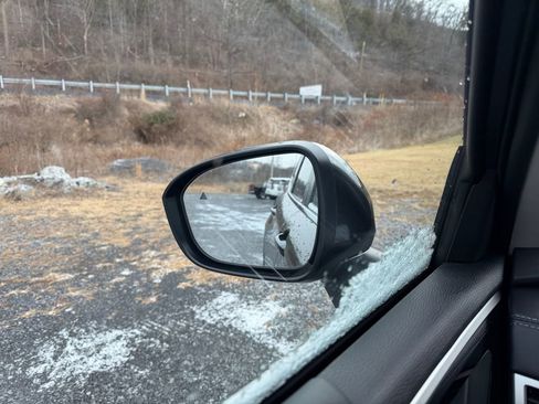 Used 2025 Mitsubishi Outlander SE image 10