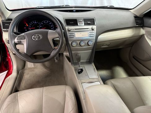 Used 2010 Toyota Camry XLE image 19