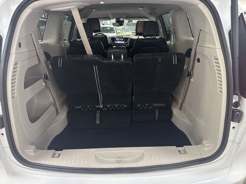 Used 2024 Chrysler Pacifica Touring-L image 34