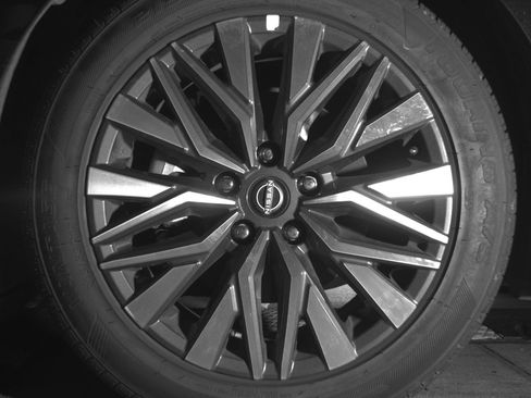Used 2025 Nissan Altima 2.5 SV FWD image 12