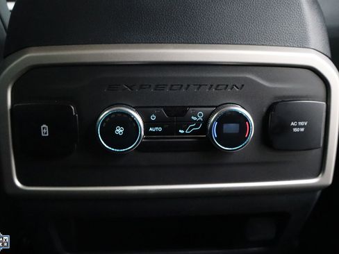 Used 2024 Ford Expedition XLT image 27
