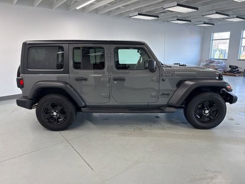 Used 2022 Jeep Wrangler Unlimited Sport image 12