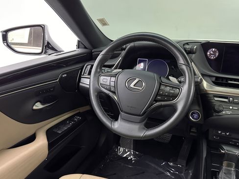 Used 2020 Lexus ES 300h ES 300h w/ Premium Package image 31