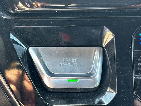 Used 2024 GMC Sierra 1500 AT4 w/ Technology Package AWD/4WD image 30
