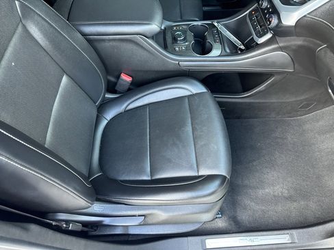 Used 2023 GMC Acadia SLT image 18