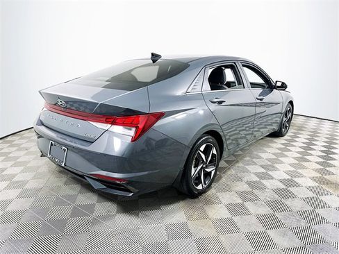 Used 2023 Hyundai Elantra Limited image 3