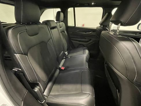 Used 2023 Jeep Grand Cherokee Altitude image 26
