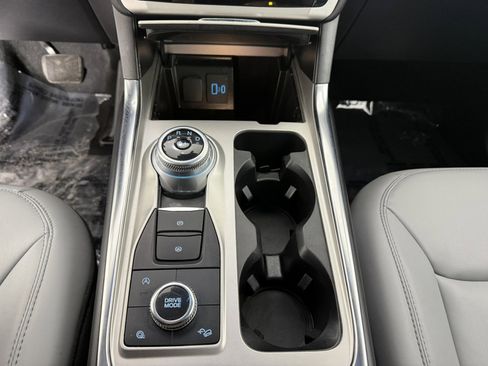 Used 2021 Ford Explorer XLT w/ Equipment Group 202A image 24