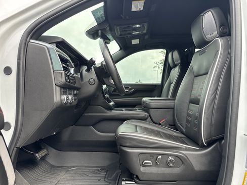 Used 2025 GMC Yukon AT4 Ultimate AWD/4WD image 17