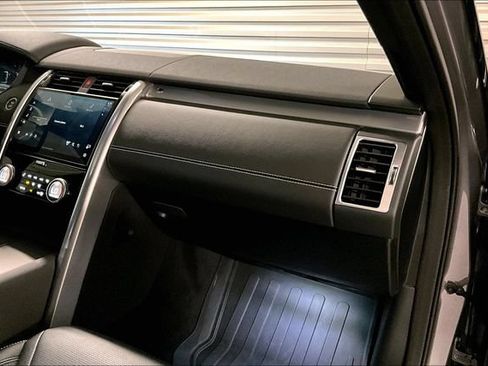Certified 2025 Land Rover Discovery Dynamic SE AWD/4WD image 25