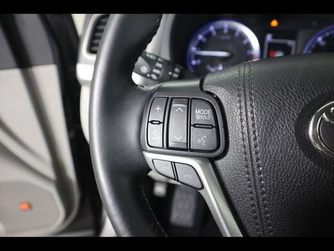 Used 2019 Toyota Highlander Limited AWD/4WD image 19