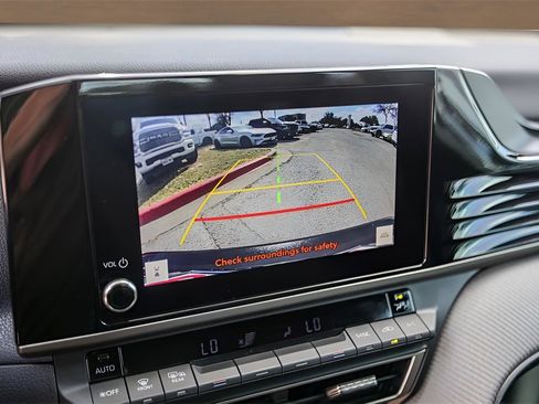 Used 2025 Toyota Camry SE image 17