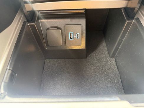 Used 2023 Ford Explorer XLT w/ Equipment Group 202A image 12