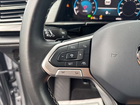 Used 2024 Volkswagen Atlas Cross Sport SE image 22