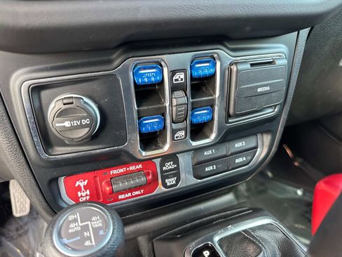 Used 2024 Jeep Wrangler Unlimited Rubicon 4xe image 29