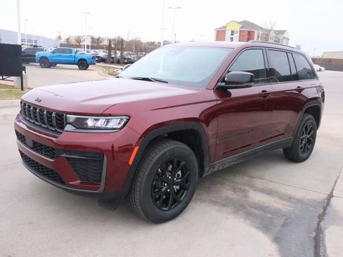 New 2026 Jeep Grand Cherokee Laredo image 11