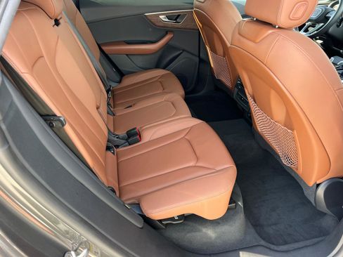 Used 2025 Audi Q8 Premium image 15
