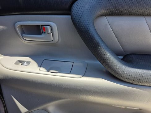 Used 2003 Toyota Land Cruiser AWD/4WD image 35