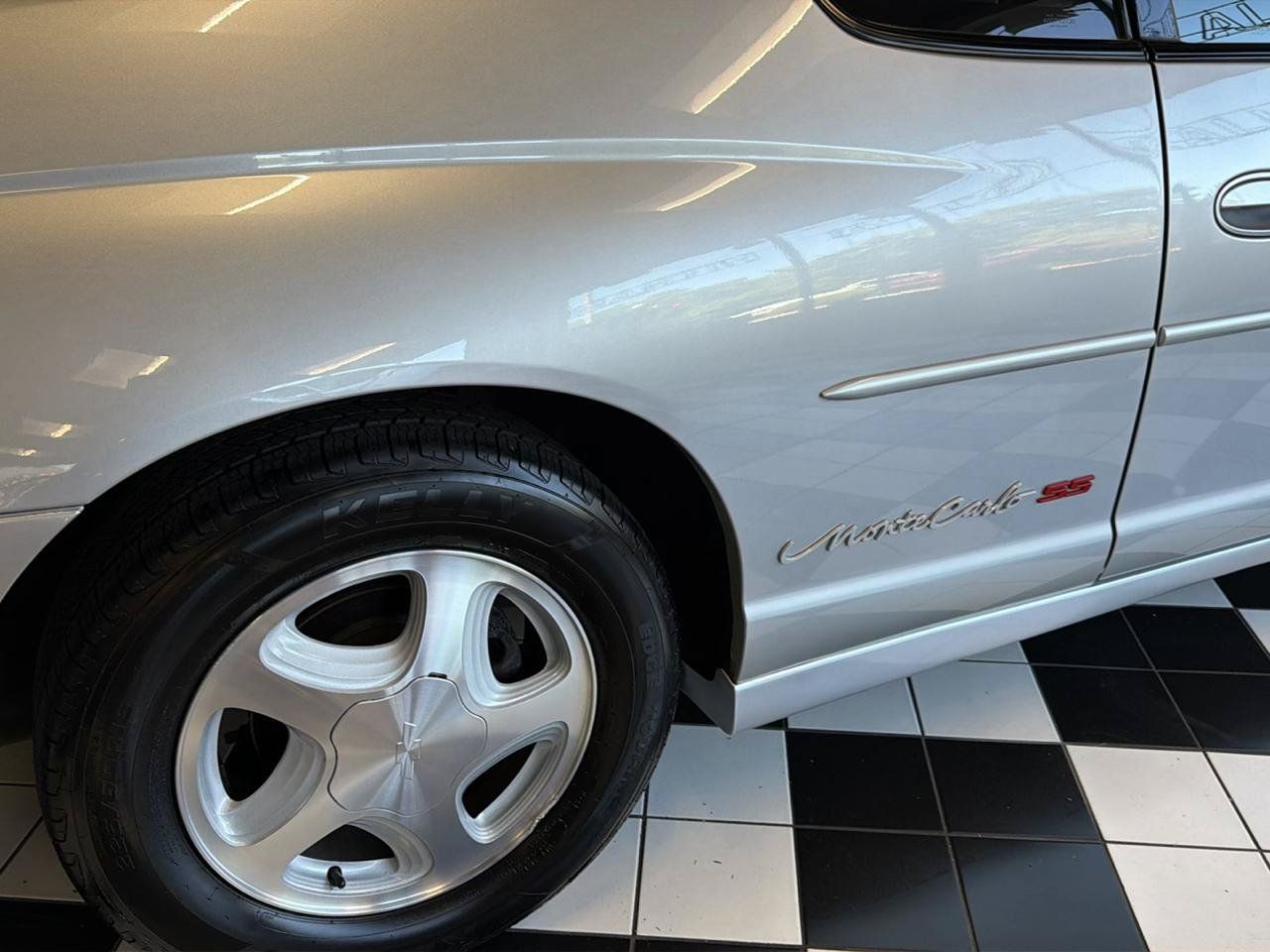 Used 2003 Chevrolet Monte Carlo SS w/ Mirror Group FWD image 14