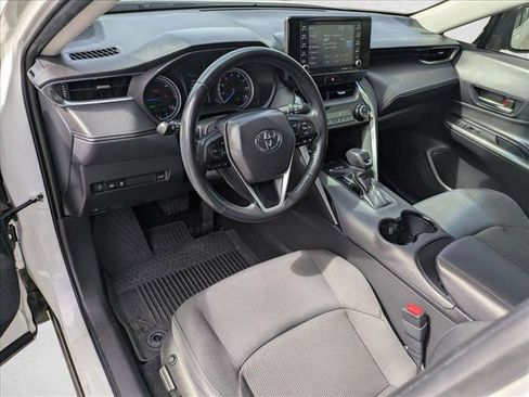 Used 2022 Toyota Venza LE image 13