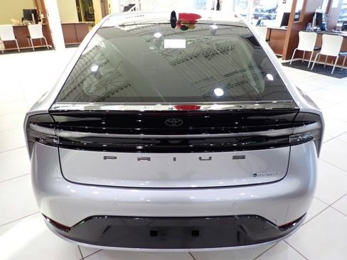 New 2026 Toyota Prius Plug-In Hybrid image 4