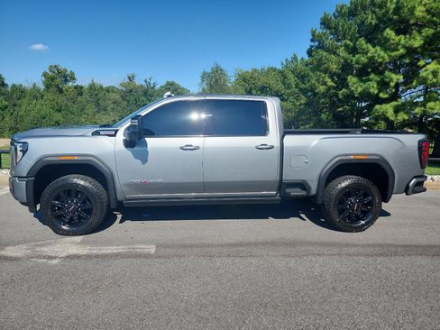 Used 2024 GMC Sierra 2500 AT4 w/ AT4 Premium Plus Package AWD/4WD image 2