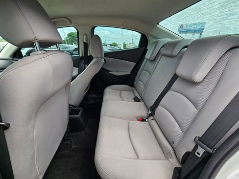 Used 2019 Toyota Yaris L FWD image 12