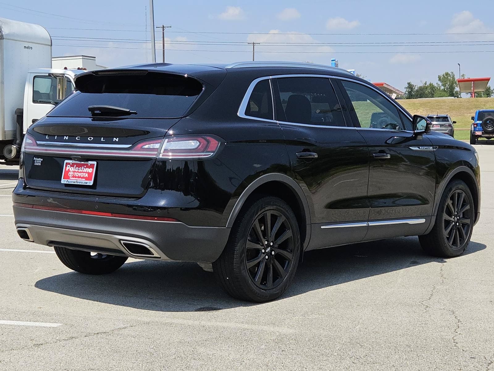 Used 2023 Lincoln Nautilus Reserve w/ Monochromatic Package AWD/4WD image 4