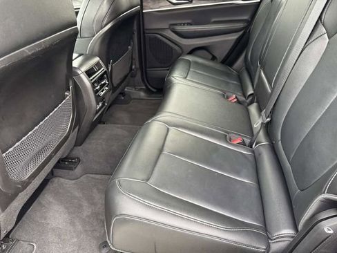 Used 2023 Jeep Grand Cherokee Limited w/ Black Appearance Package image 10