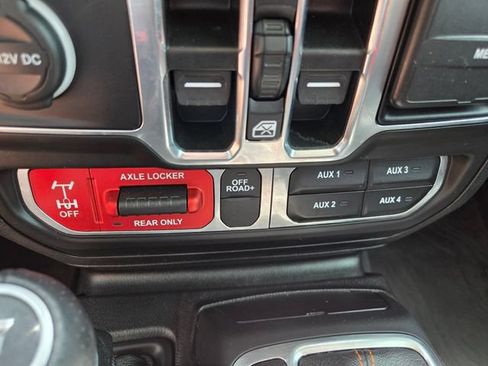 Certified 2020 Jeep Gladiator Mojave AWD/4WD image 30