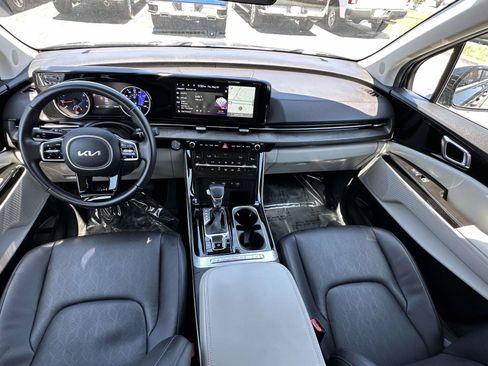 Used 2024 Kia Carnival EX FWD image 5