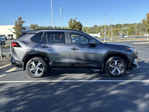 Used 2025 Toyota RAV4 SE image 11
